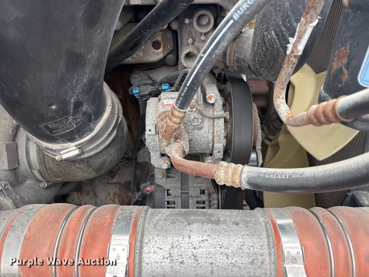 image for item DQ4370 2018 Freightliner Cascadia semi truck