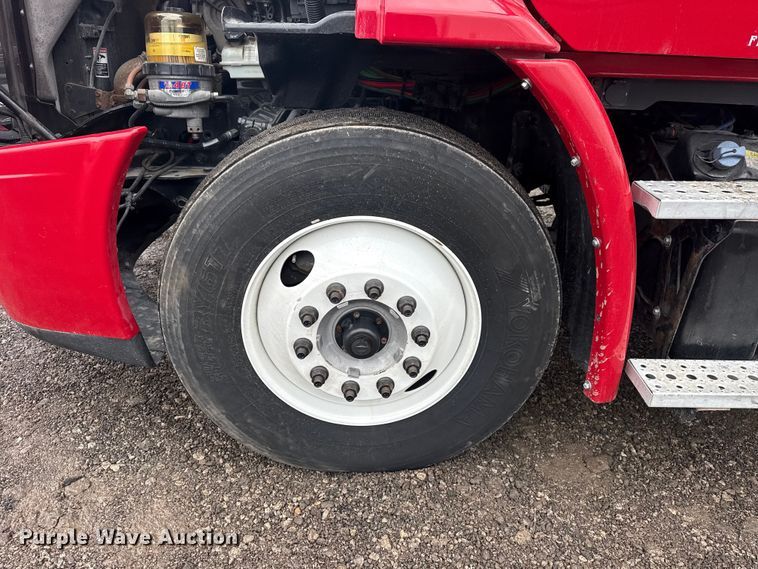 image for item DQ4370 2018 Freightliner Cascadia semi truck