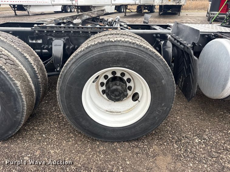 image for item DQ4370 2018 Freightliner Cascadia semi truck