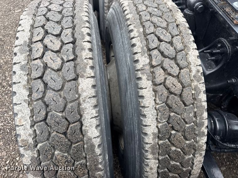 image for item DQ4370 2018 Freightliner Cascadia semi truck