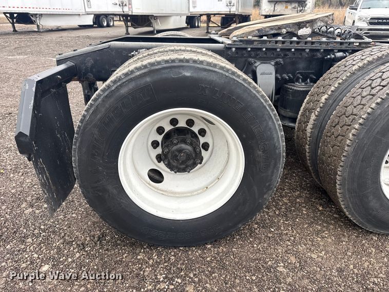 image for item DQ4370 2018 Freightliner Cascadia semi truck