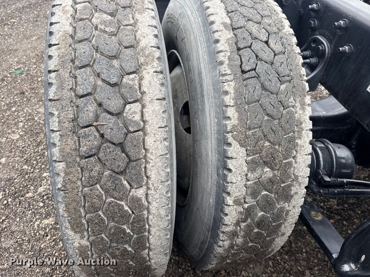 image for item DQ4370 2018 Freightliner Cascadia semi truck