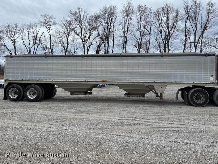 image for item DT0037 2003 Wilson Pacesetter grain trailer