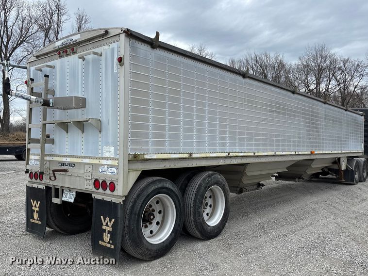 image for item DT0037 2003 Wilson Pacesetter grain trailer