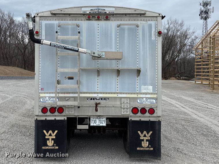 image for item DT0037 2003 Wilson Pacesetter grain trailer