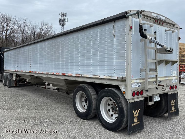 image for item DT0037 2003 Wilson Pacesetter grain trailer