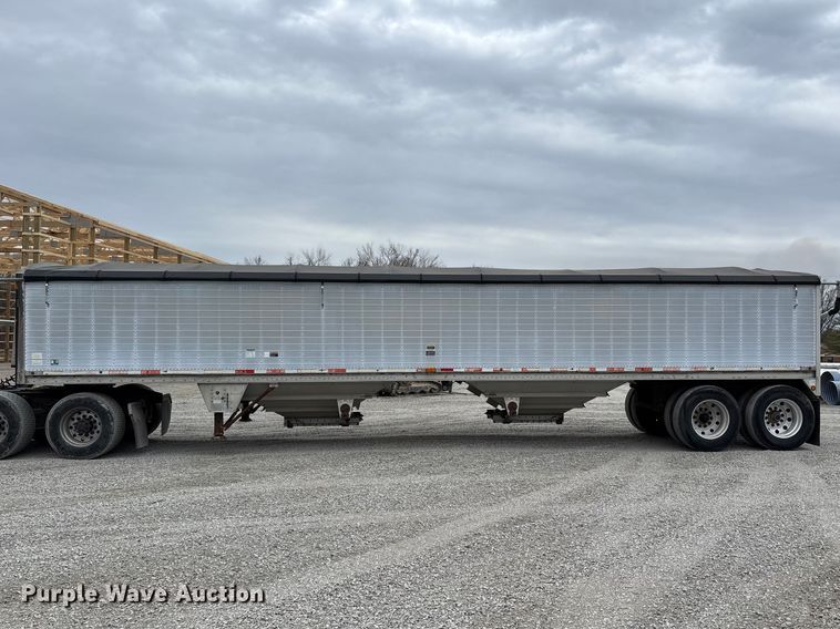 image for item DT0037 2003 Wilson Pacesetter grain trailer