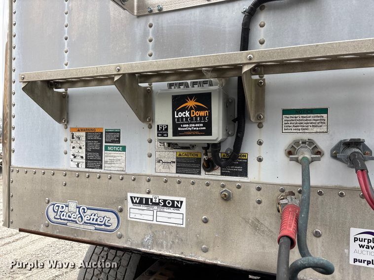 image for item DT0037 2003 Wilson Pacesetter grain trailer