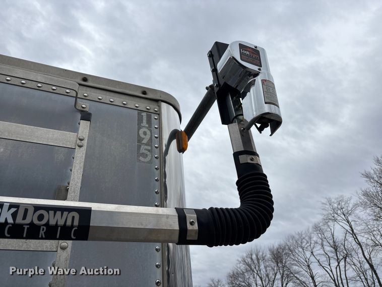 image for item DT0037 2003 Wilson Pacesetter grain trailer