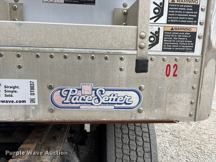 image for item DT0037 2003 Wilson Pacesetter grain trailer