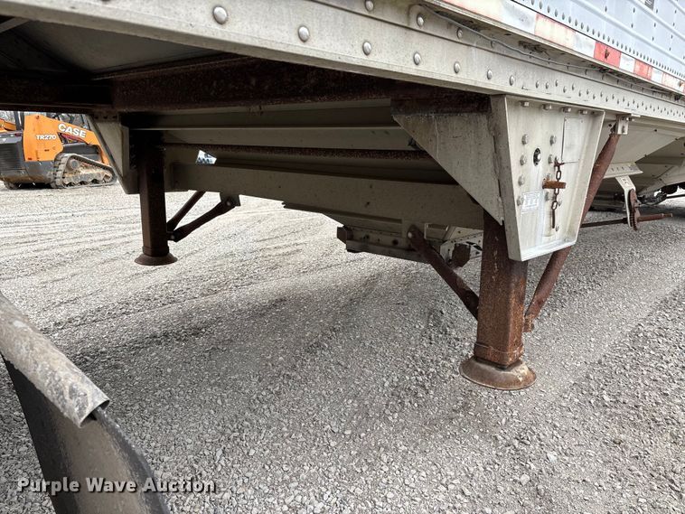 image for item DT0037 2003 Wilson Pacesetter grain trailer