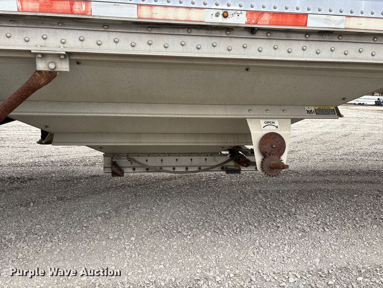 image for item DT0037 2003 Wilson Pacesetter grain trailer