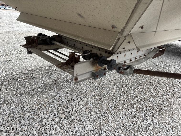 image for item DT0037 2003 Wilson Pacesetter grain trailer