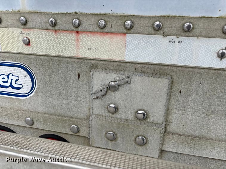 image for item DT0037 2003 Wilson Pacesetter grain trailer