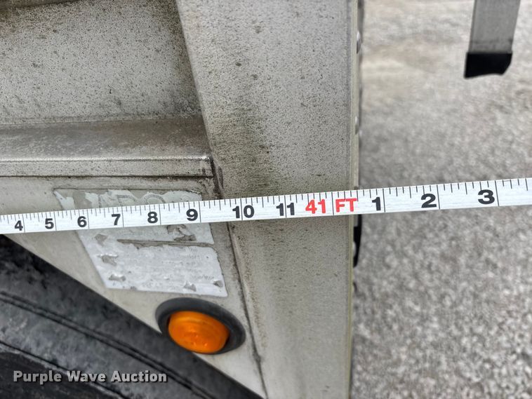 image for item DT0037 2003 Wilson Pacesetter grain trailer