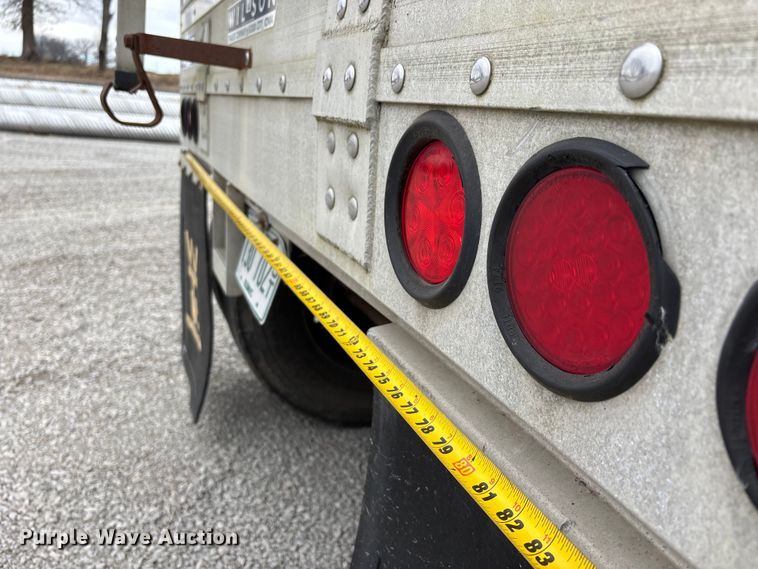 image for item DT0037 2003 Wilson Pacesetter grain trailer