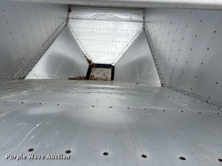 image for item DT0037 2003 Wilson Pacesetter grain trailer