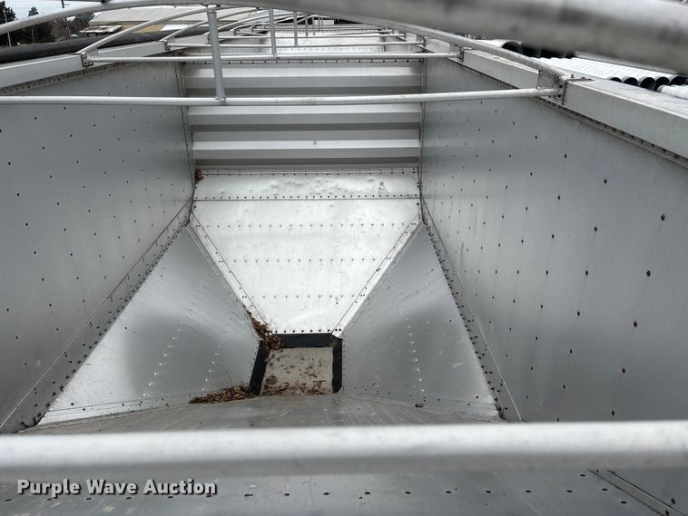 image for item DT0037 2003 Wilson Pacesetter grain trailer