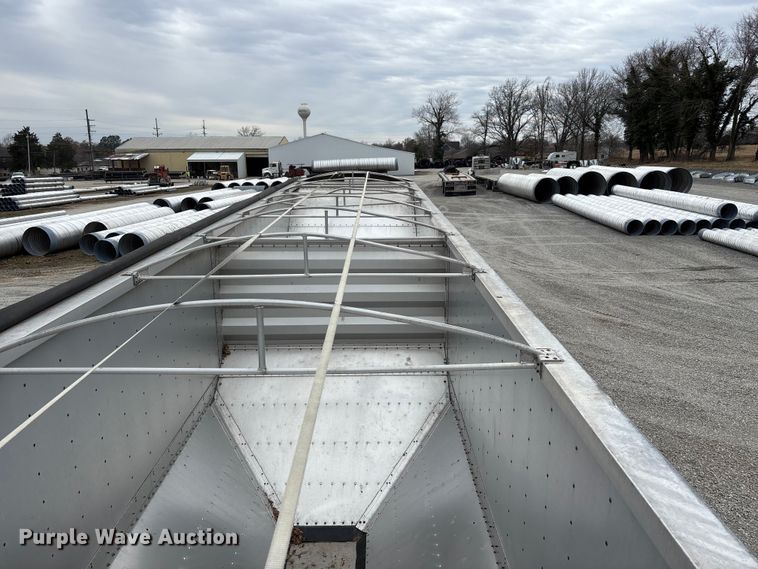 image for item DT0037 2003 Wilson Pacesetter grain trailer