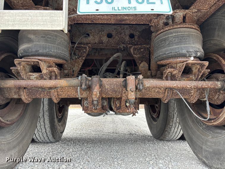 image for item DT0037 2003 Wilson Pacesetter grain trailer