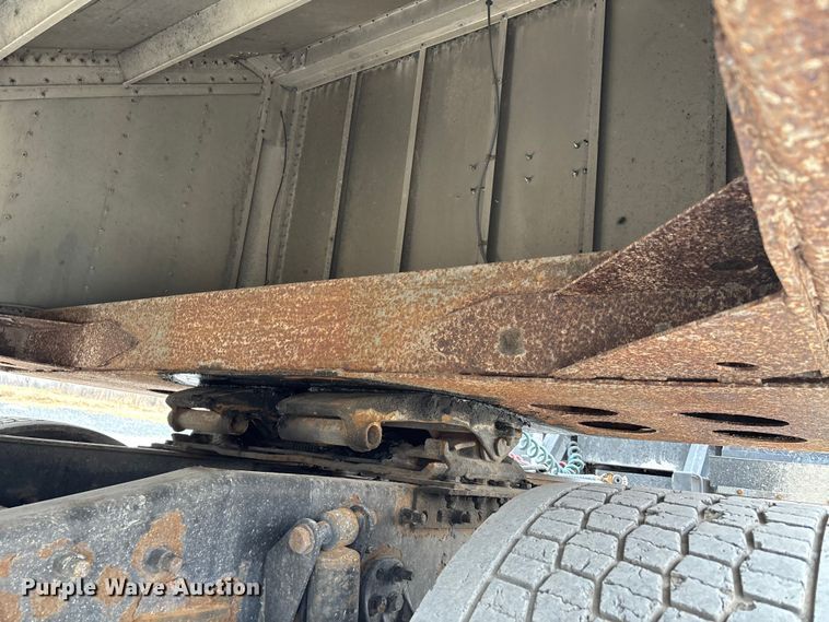 image for item DT0037 2003 Wilson Pacesetter grain trailer