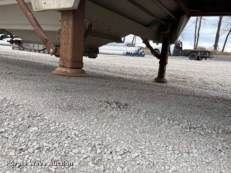 image for item DT0037 2003 Wilson Pacesetter grain trailer