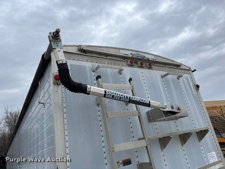 image for item DT0037 2003 Wilson Pacesetter grain trailer