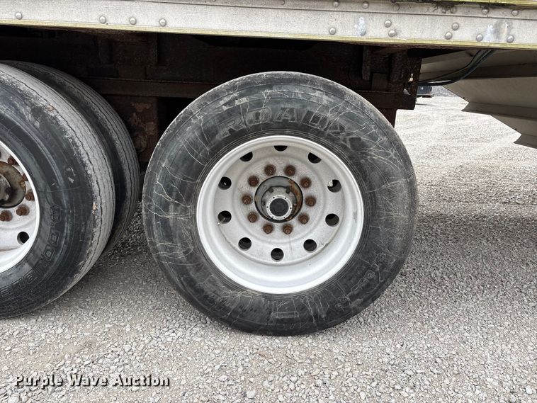 image for item DT0037 2003 Wilson Pacesetter grain trailer