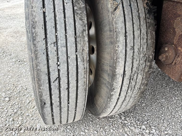 image for item DT0037 2003 Wilson Pacesetter grain trailer