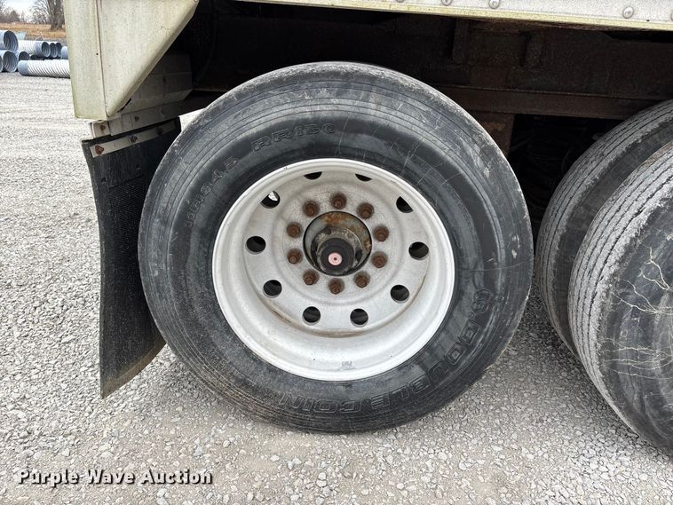 image for item DT0037 2003 Wilson Pacesetter grain trailer