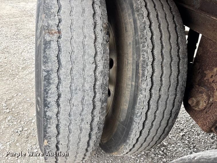 image for item DT0037 2003 Wilson Pacesetter grain trailer