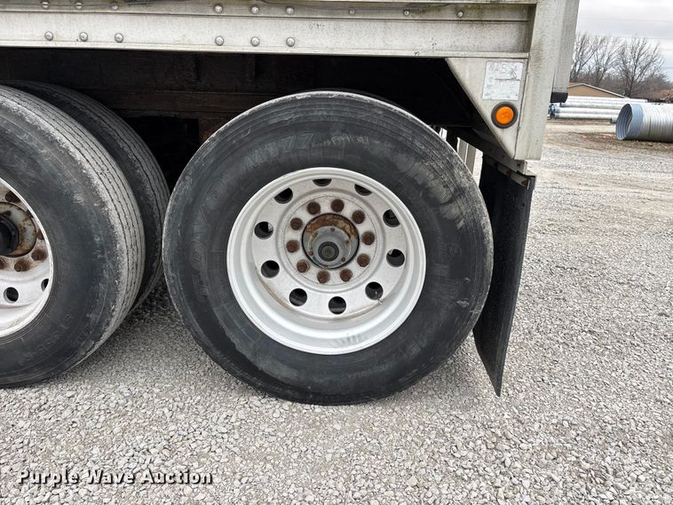 image for item DT0037 2003 Wilson Pacesetter grain trailer