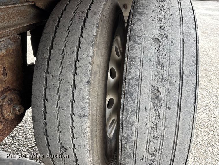 image for item DT0037 2003 Wilson Pacesetter grain trailer