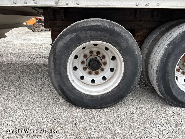 image for item DT0037 2003 Wilson Pacesetter grain trailer