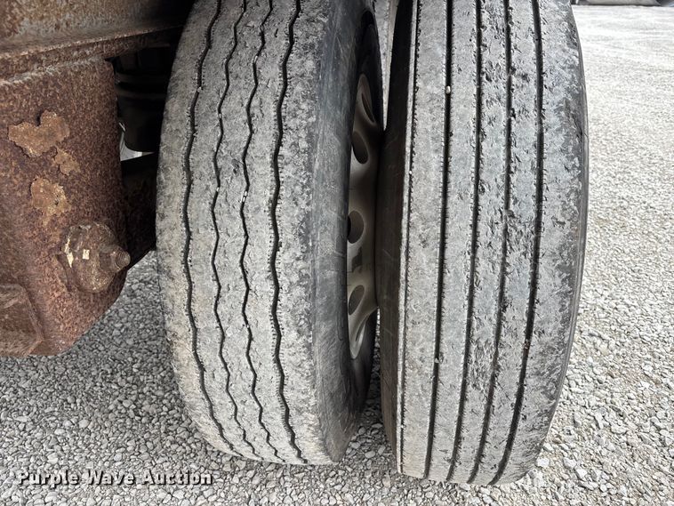 image for item DT0037 2003 Wilson Pacesetter grain trailer