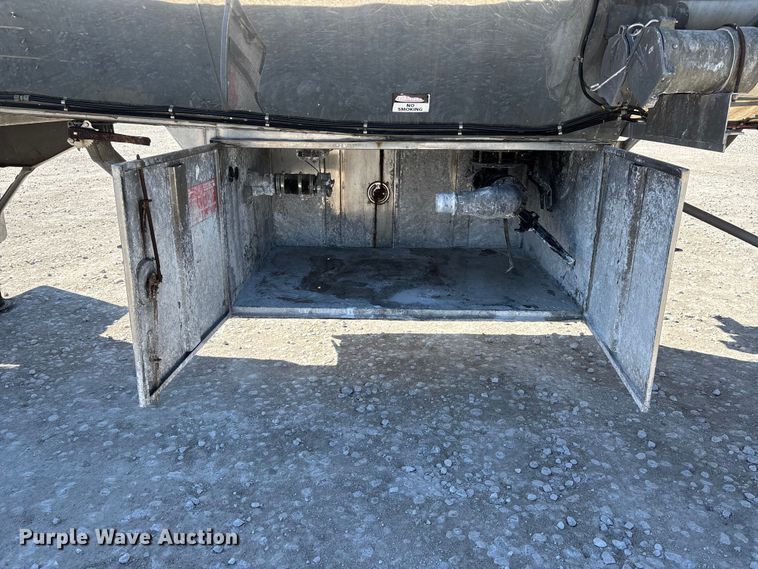 image for item DT0040 1992 Polar tank trailer