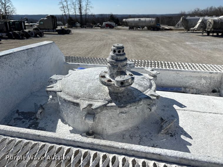 image for item DT0040 1992 Polar tank trailer