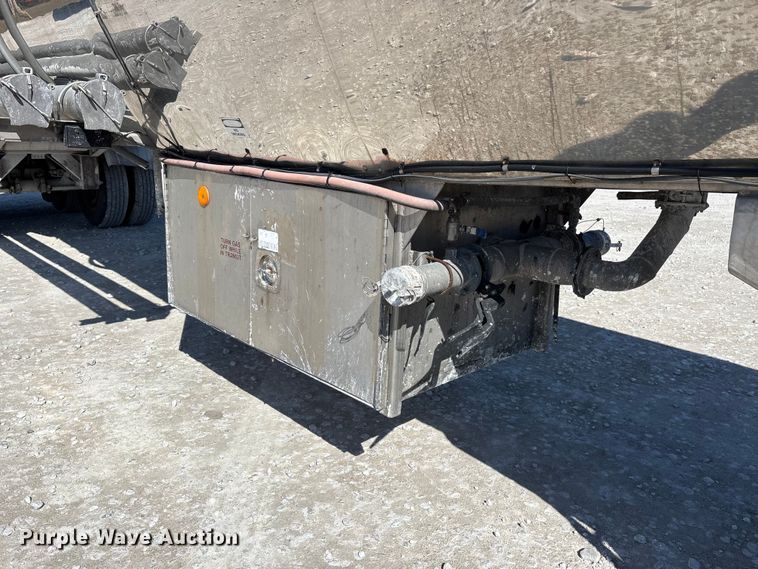 image for item DT0040 1992 Polar tank trailer