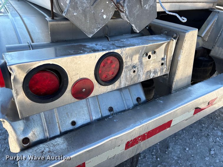 image for item DT0040 1992 Polar tank trailer