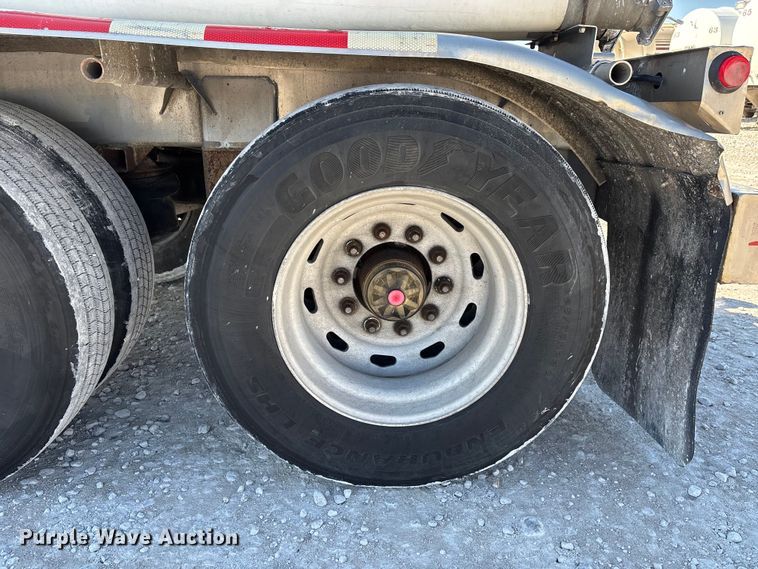 image for item DT0040 1992 Polar tank trailer