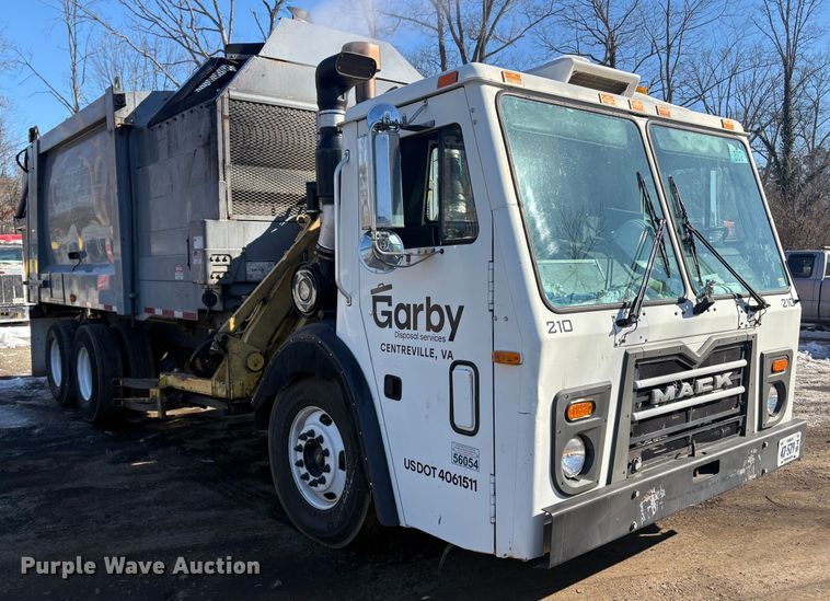 image for item DT2842 2011 Mack LEU613 refuse truck