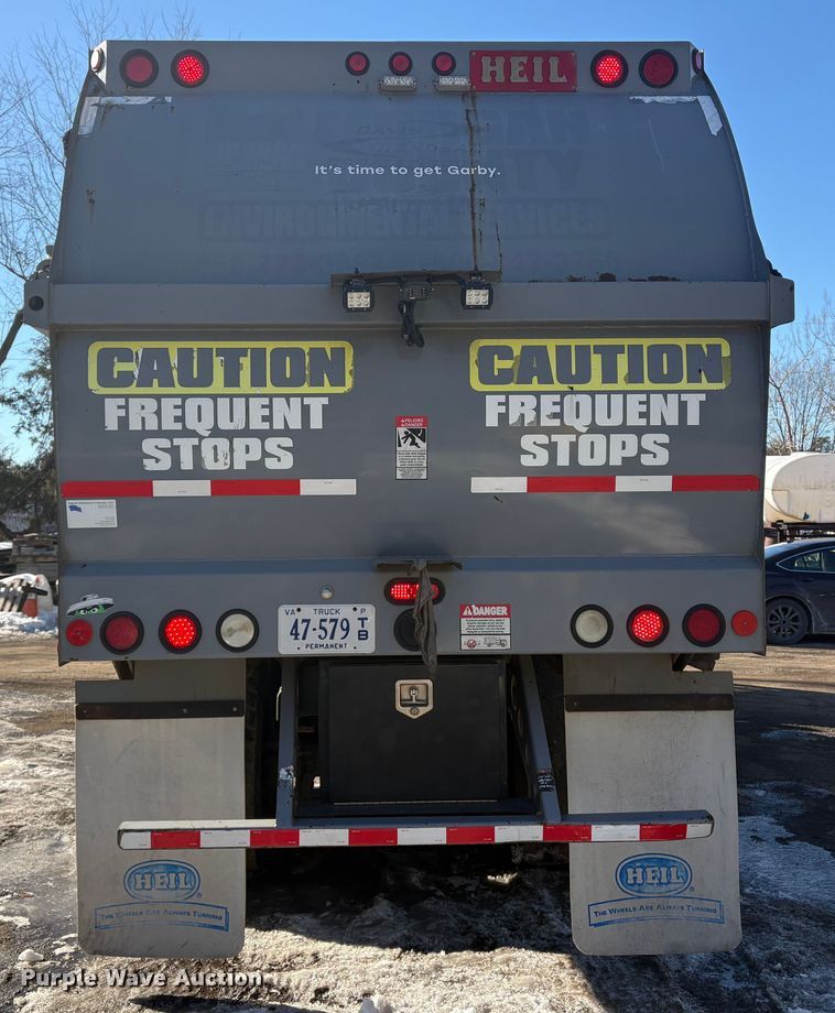 image for item DT2842 2011 Mack LEU613 refuse truck