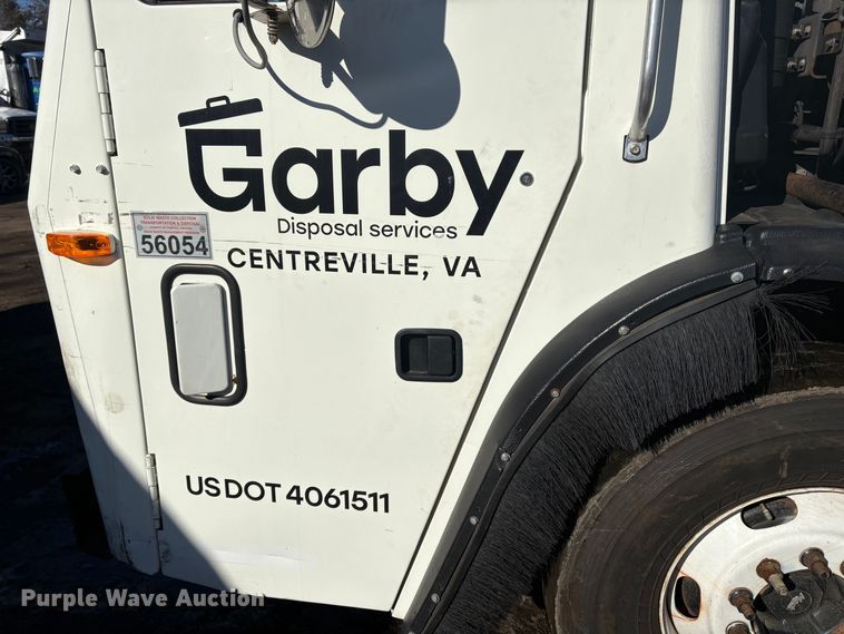 image for item DT2842 2011 Mack LEU613 refuse truck