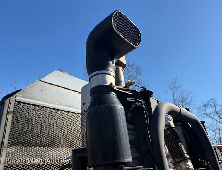 image for item DT2842 2011 Mack LEU613 refuse truck