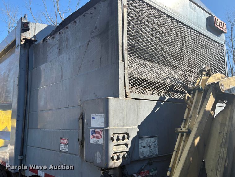 image for item DT2842 2011 Mack LEU613 refuse truck