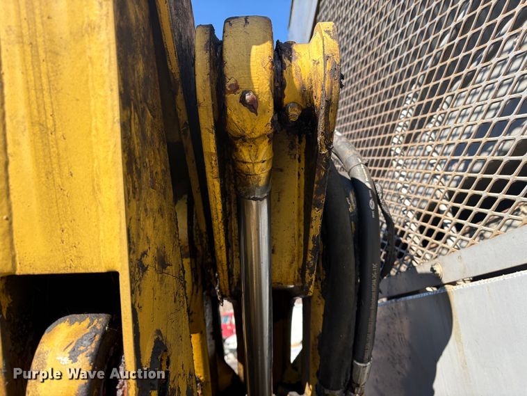 image for item DT2842 2011 Mack LEU613 refuse truck