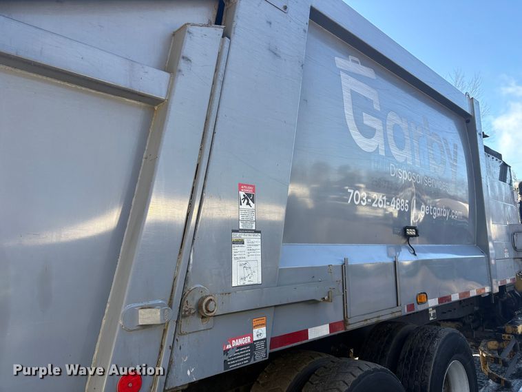 image for item DT2842 2011 Mack LEU613 refuse truck