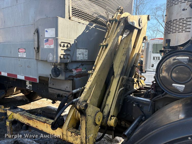 image for item DT2842 2011 Mack LEU613 refuse truck