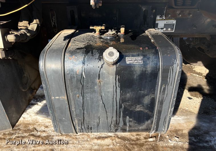 image for item DT2842 2011 Mack LEU613 refuse truck