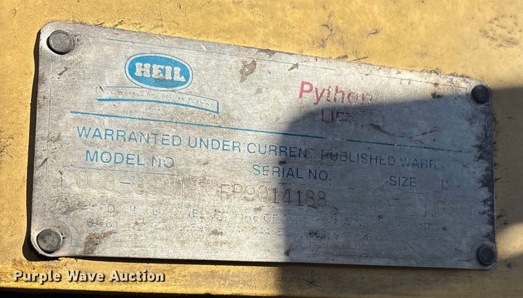 image for item DT2842 2011 Mack LEU613 refuse truck